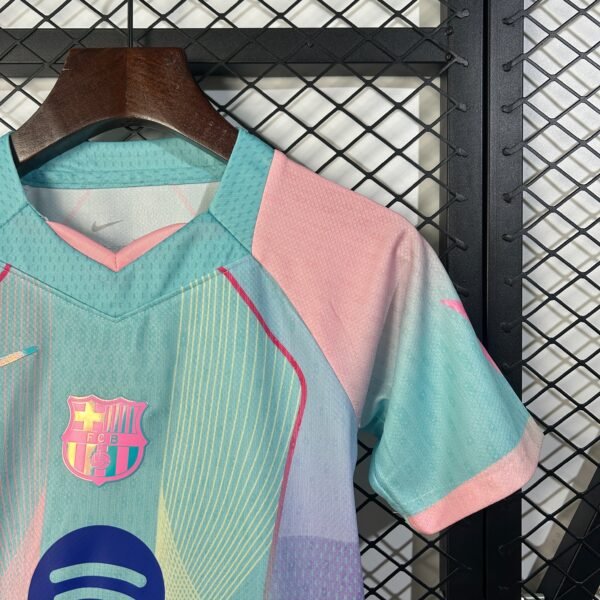 Barcelona Bubblegum Special Edition Kit + Shorts Kids - Image 2