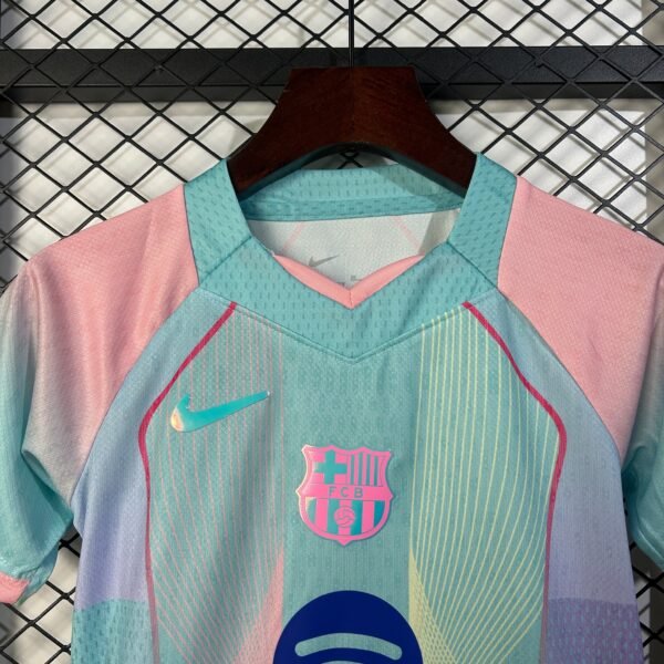 Barcelona Bubblegum Special Edition Kit + Shorts Kids - Image 3
