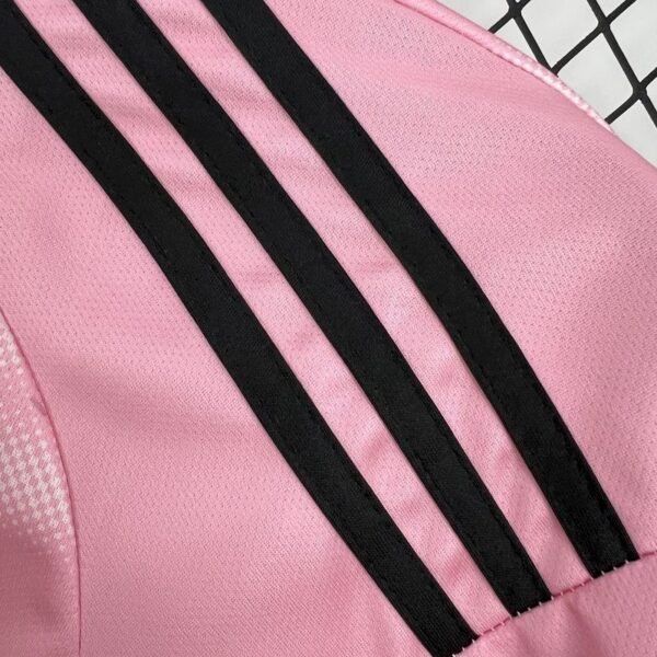 Real Madrid 25/26 Special Edition Pink Kit - Image 3